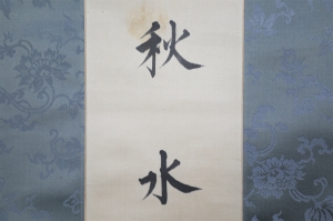 (4)